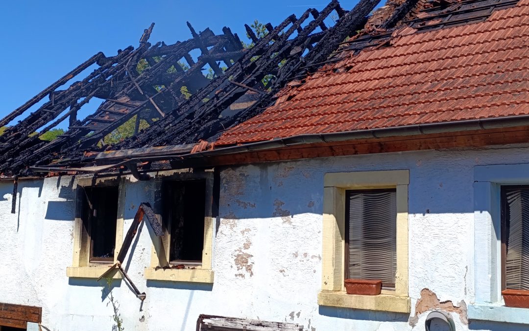 Rauchentwicklung aus Gebäude unklar, Henschtal