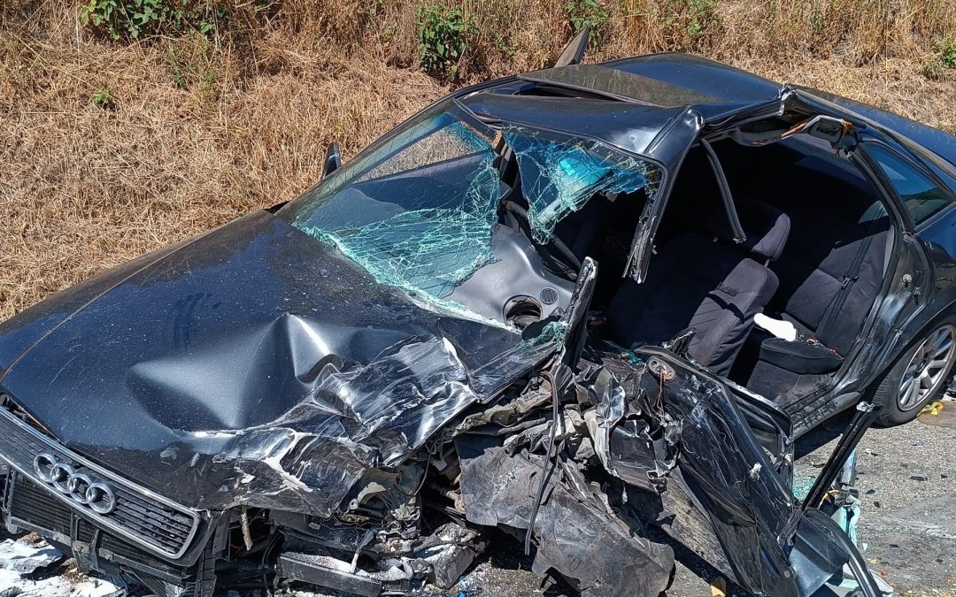 Verkehrsunfall mit eingeklemmter Person, L364